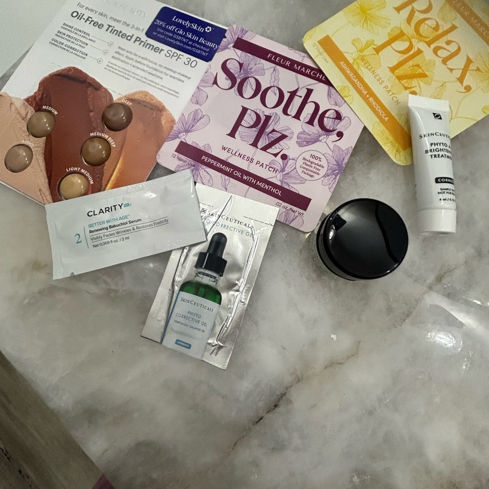 Assorted Beauty Samples - Picture 2 of 2